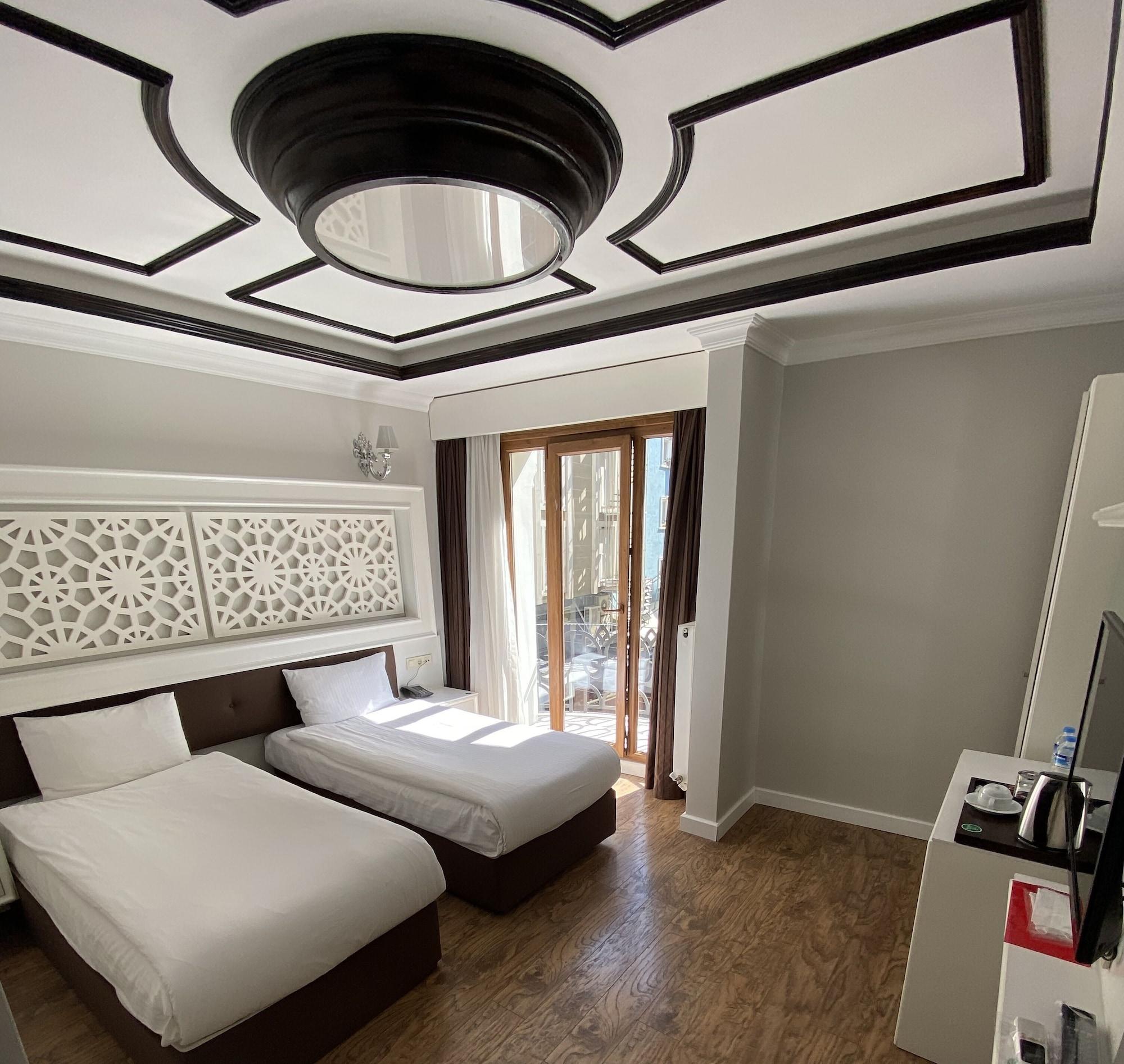 Отель Black Tulip 4*